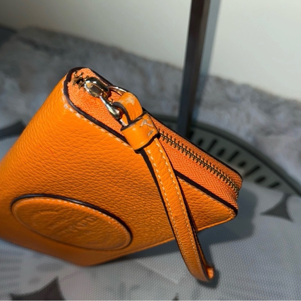 ✨💎EUC💎✨COACH PEBBLED LEATHER LARGE WRISTLET! - Picture 10 of 10